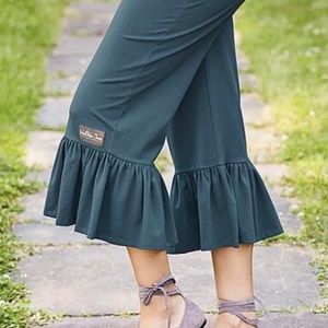 Matilda Jane Woman’s Teal Ruffle Big Ruffle Pants size XL